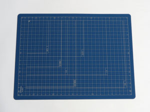 折りたたみカッティングマットA4サイズ